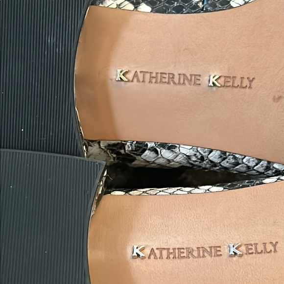 Black and Gray Snakeskin Flats with Pointed Toe - Picture 4 of 6